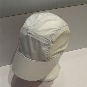 LULULEMON Fast and Free Running Hat
White/pink